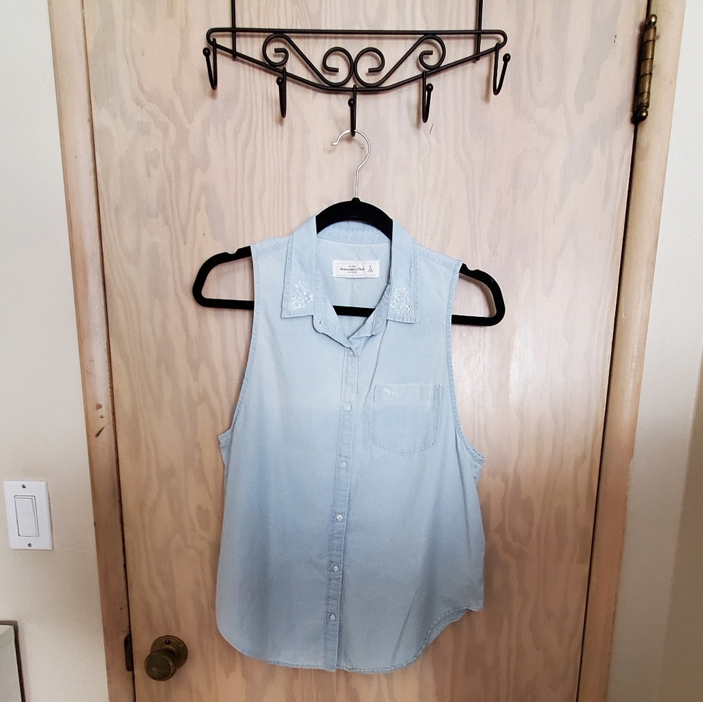 Abercrombie & Fitch Sleeveless Button Top